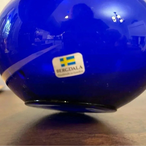 MCM Vintage Bergdala Sweden Vase Cobalt Art Glass with Tag in Pristine Condition - Picture 2 of 6